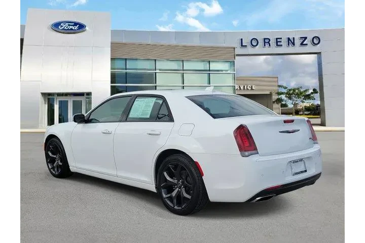 $26990 : Chrysler 300 2023 S V6 4dr S image 7