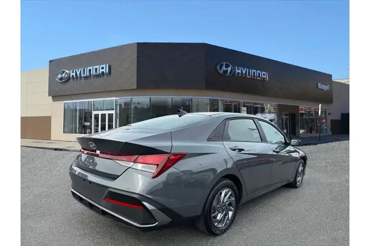 $18998 : Hyundai ELANTRA 2024 SEL 4dr image 3