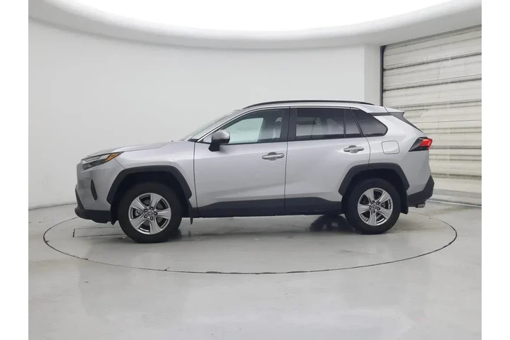 $30998 : Toyota RAV4 2022 AWD XLE 4dr image 3
