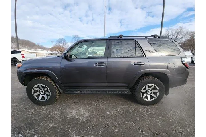$35987 : Toyota 4Runner 2022 4x4 TRD image 2