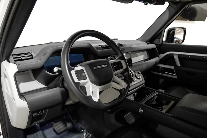 $47590 : 2022 Defender X-Dynamic SE image 4