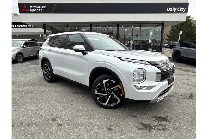 $28830 : Mitsubishi Outlander 2024 SE image 1