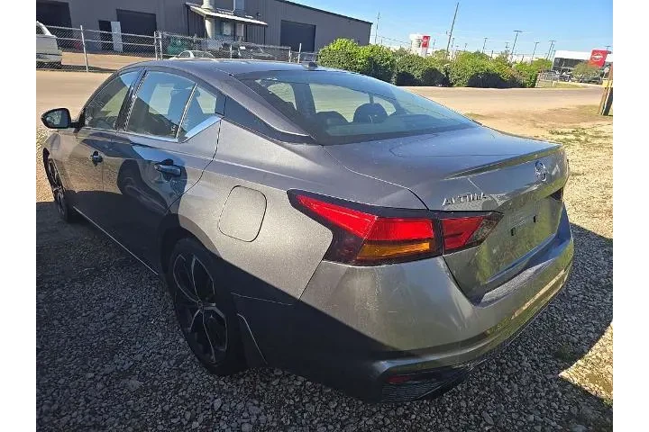 $18007 : Nissan Altima 2023 2.5 SR 4d image 2