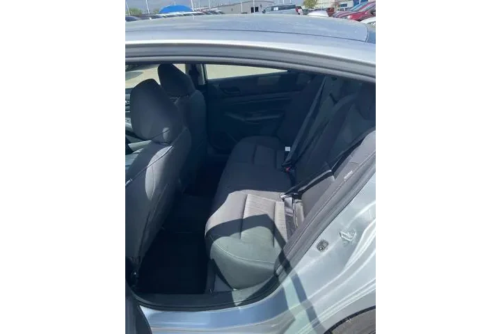 $21897 : Nissan Altima 2024 2.5 SV 4d image 6