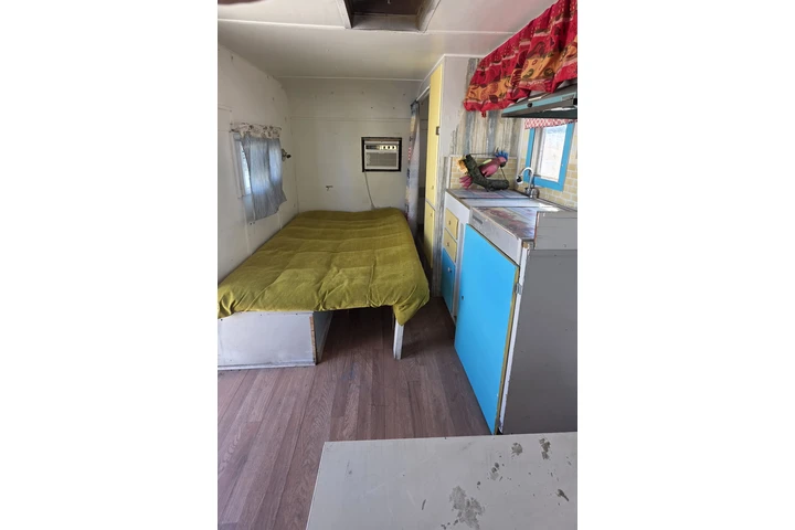 $1900 : Canned Ham Trailer image 2