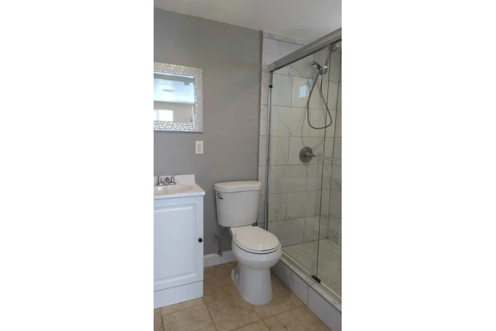 $2500 : 2 RECMRS 2 banos $2500- image 4