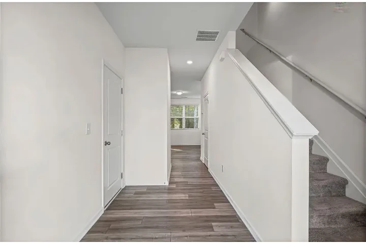 $1249 : Welcome home image 1