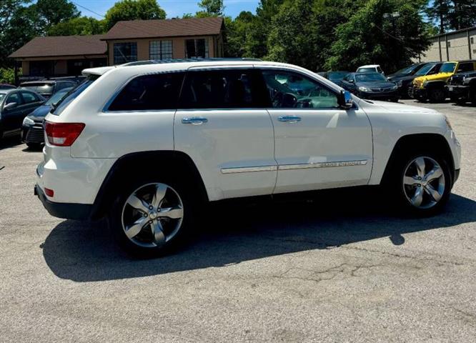 $7900 : 2011 Grand Cherokee Overland image 8