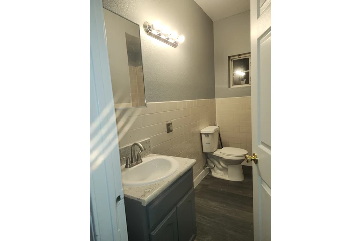 $3300 : SUR ESTE, ACEPTAMOS SECTION 8 image 9