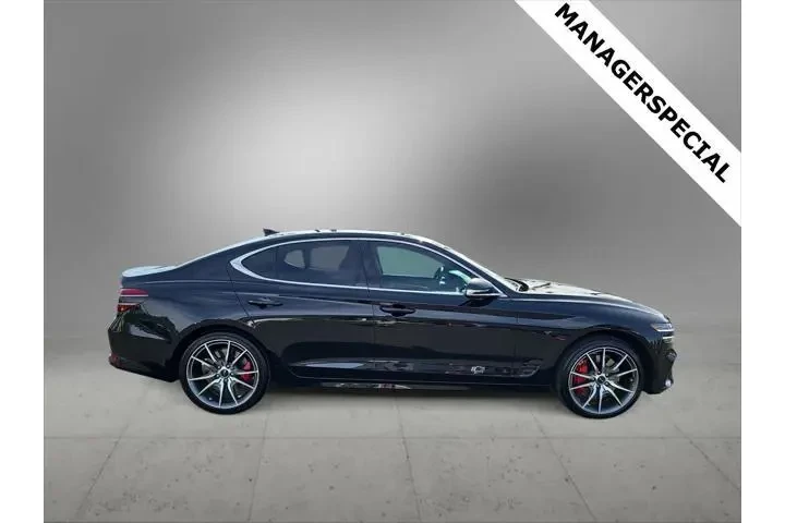 $32300 : Genesis G70 2025 AWD 2.5T Sp image 9