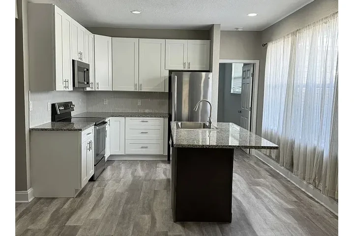 $1500 : HOUSE AVAILABLE IN TAMPA FL image 6