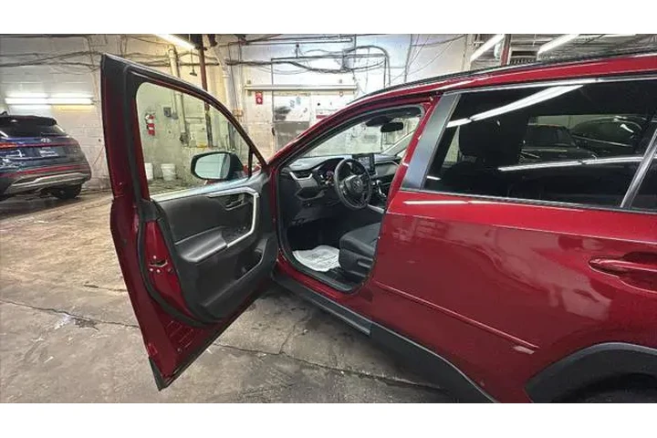 $17865 : Toyota RAV4 2021 AWD LE 4dr image 10