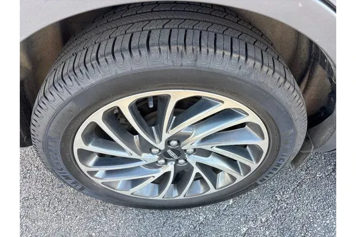 $21985 : Lincoln Nautilus 2019 Reserv image 10