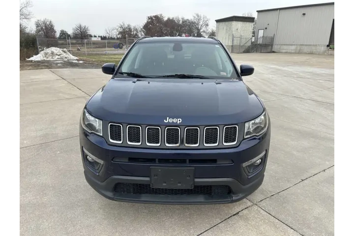 $5900 : 2018 Compass Latitude image 2