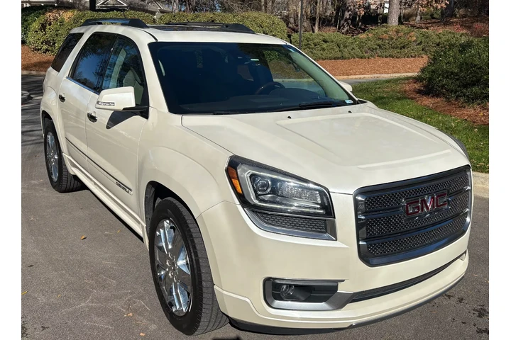 $4900 : 2015 GMC Acadia Denali image 3
