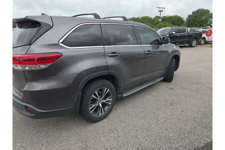 $20983 : Toyota Highlander 2019 LE 4d image 10