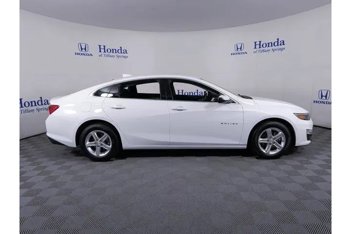 $18575 : Chevrolet Malibu 2023 LT 4dr image 8