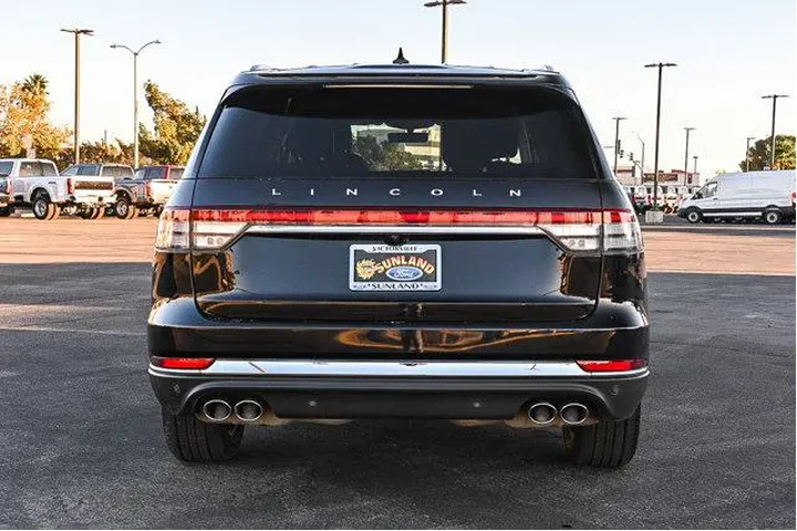 Lincoln Aviator 2023 AWD Res image 7