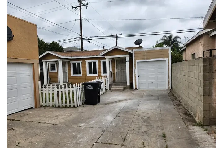$1700 : Renovated, 3 bedroom 2 bath image 1