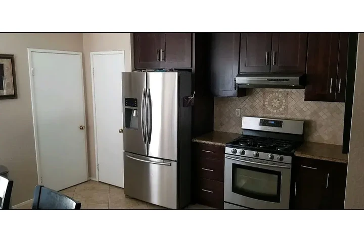 $1400 : Fontana - Move-In Ready image 3