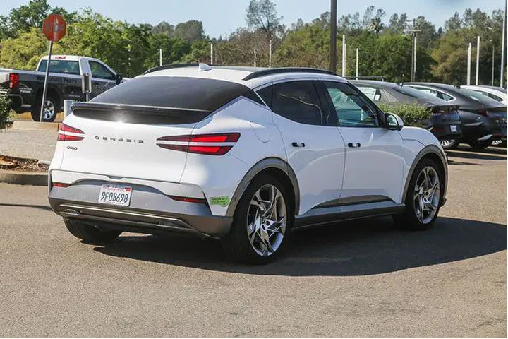 $35492 : Genesis GV60 2023 AWD Perfor image 5