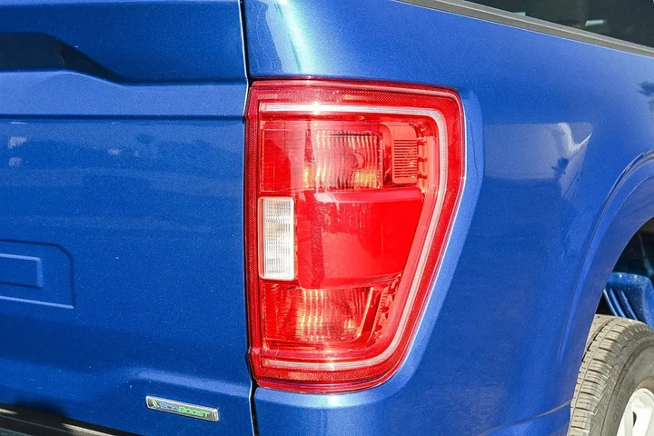 Ford F-150 2023 4x2 XLT 4dr image 8