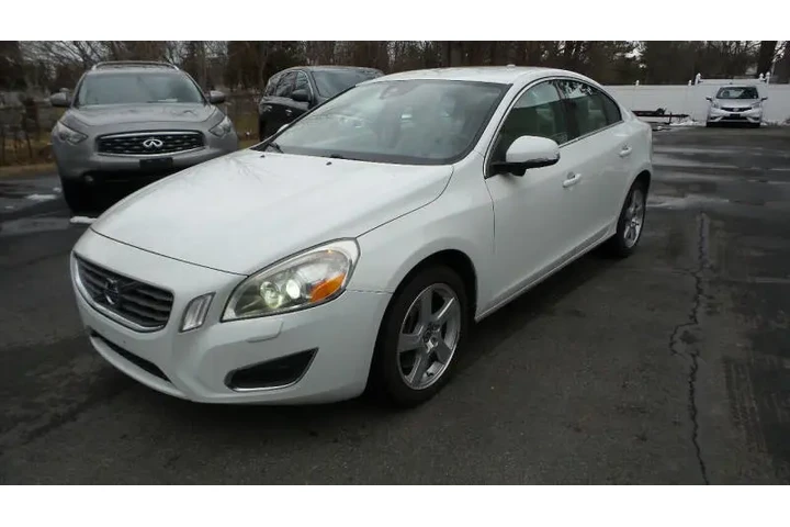 $8900 : 2012 S60 T5 image 1