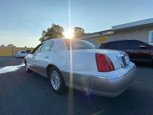 $2995 : 1999 Town Car Signature image 7