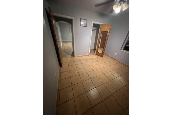 $2300 : Rento apartamento image 2