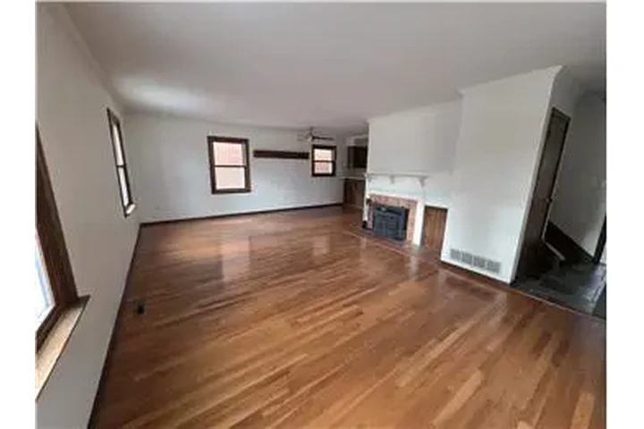 $3200 : Rental property with 3 bedro image 1