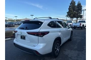 $38999 : Toyota Highlander 2024 LE 4d thumbnail