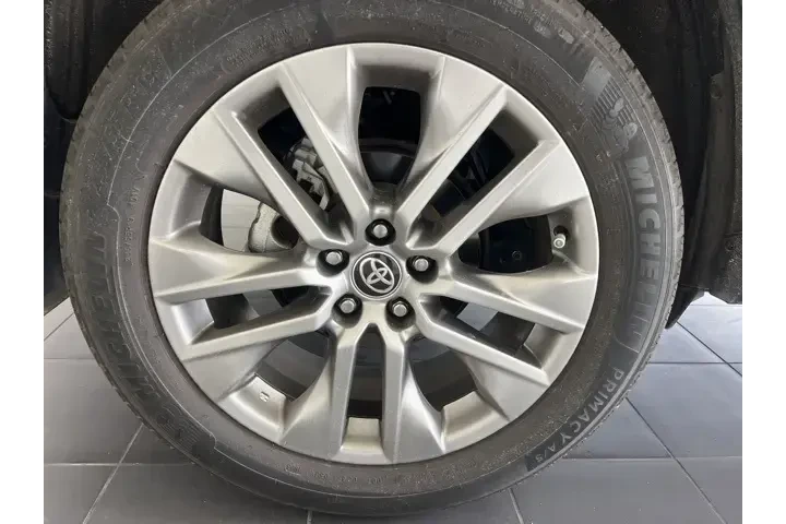 $31832 : Toyota RAV4 2024 XLE Premium image 5