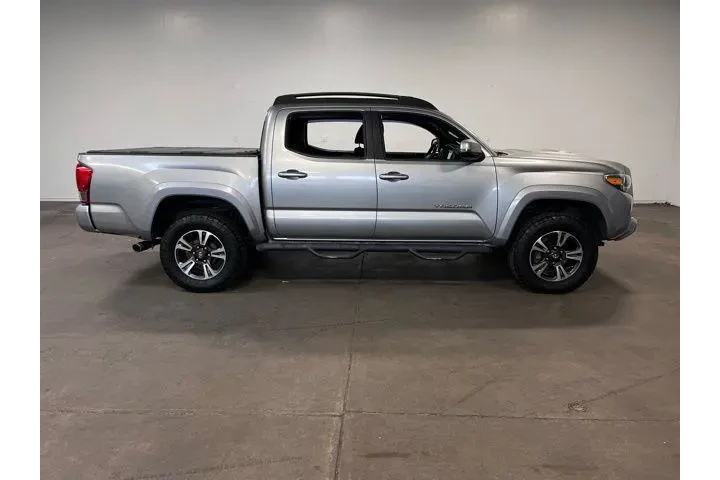 $30938 : Toyota Tacoma 2017 4x4 TRD S image 2