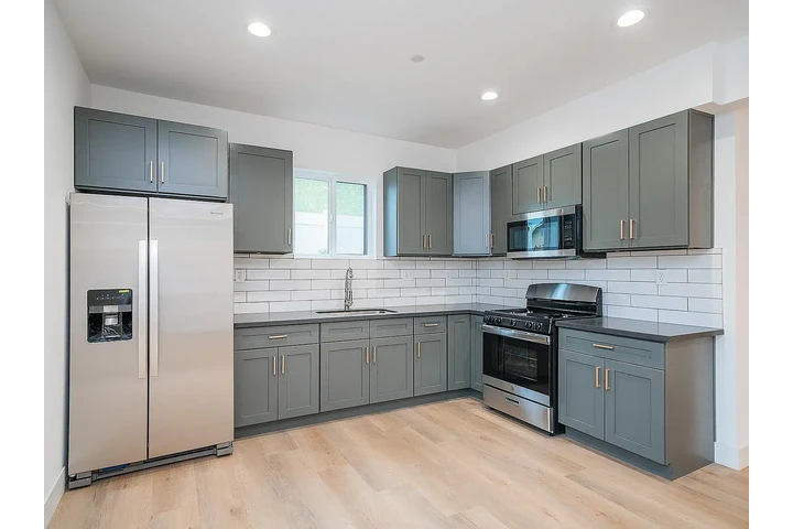 $3000 : Beautiful Home 3B/2B image 2