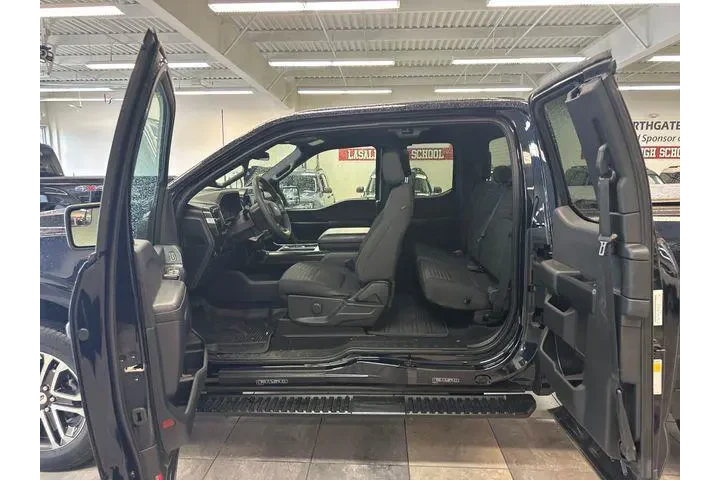 $35000 : Ford F-150 2023 4x4 XLT 4dr image 3