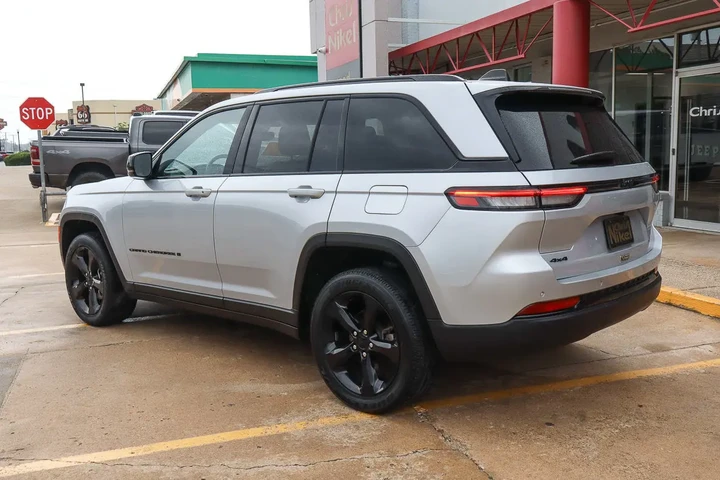 $27488 : 2023 Grand Cherokee Altitude image 6