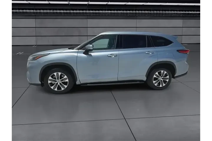 $28788 : Toyota Highlander 2021 XLE 4 image 5