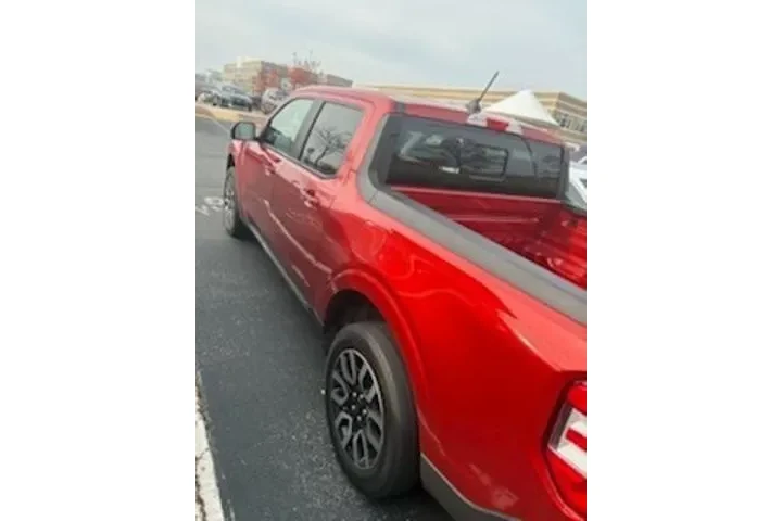 $28100 : Ford Maverick 2022 Lariat 4d image 1