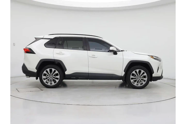 $31998 : Toyota RAV4 2022 AWD XLE Pre image 7