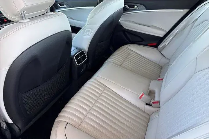 $33428 : Genesis G70 2024 2.5T Standa image 6
