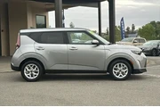 $16990 : Kia Soul 2024 LX 4dr Crossov thumbnail
