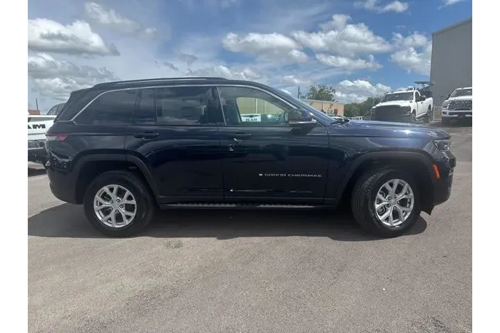 $39867 : Jeep Grand Cherokee 2023 4x4 image 4