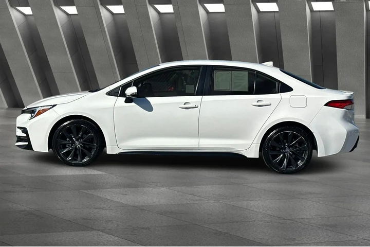 $24500 : Toyota Corolla Hybrid 2024 S image 10