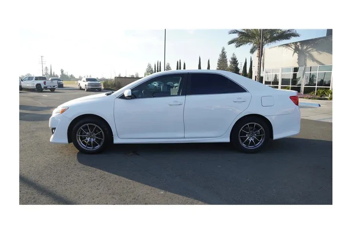 $16984 : 2014 Camry SE Sedan 4D image 9