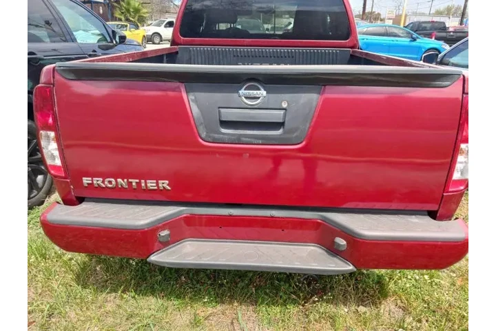 $12800 : 2017 Frontier S image 6