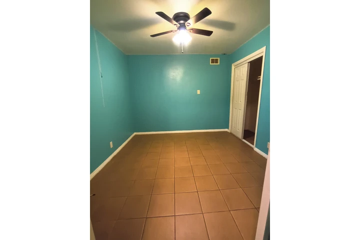 $750 : Recamara de Renta image 1