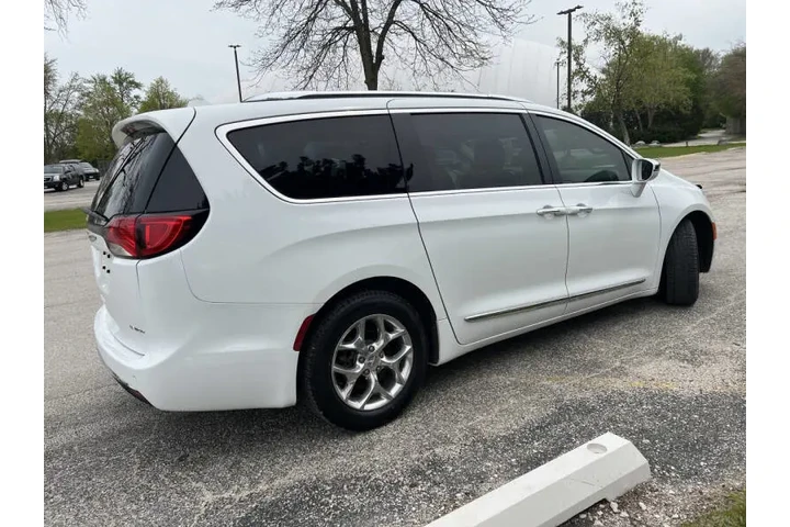 $14997 : 2019 Pacifica Limited image 7