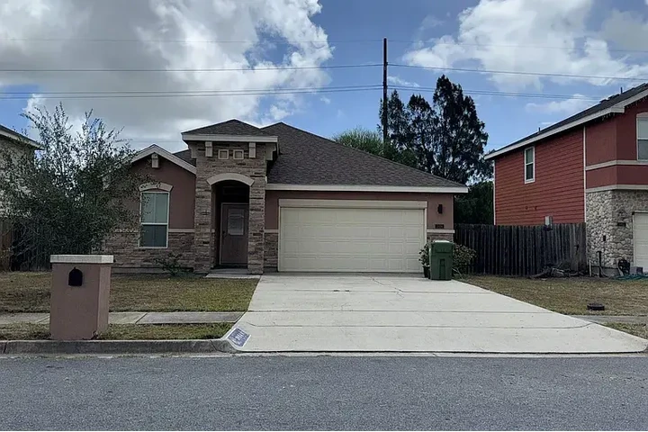 $1000 : HOUSE RENT IN BROWNSVILLE TX image 1