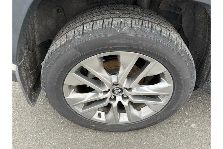 $27999 : Toyota RAV4 2021 AWD XLE Pre image 7