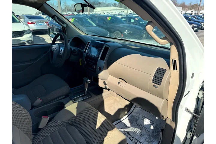 $10980 : 2015 Frontier 4WD image 9